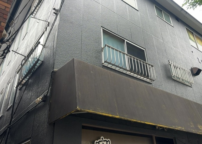 物件によっては、入居者が個人的に使用できる専用庭がついているものもあります。また、住宅の中にある土間の部分を庭と呼ぶこともあります。庭の用途は住む人によって変わり、それによってデザインもさまざまです。