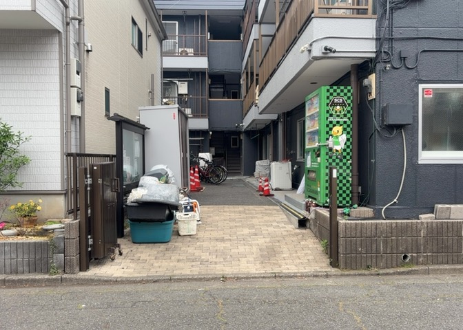 室内の防犯設備もチェックしましょう！モニター付きインターホンが設置されているか、防犯シャッターが設備されているか、ベランダに人が上がってきにくい高さかなどチェックしておくと入居後も安心できるでしょう。