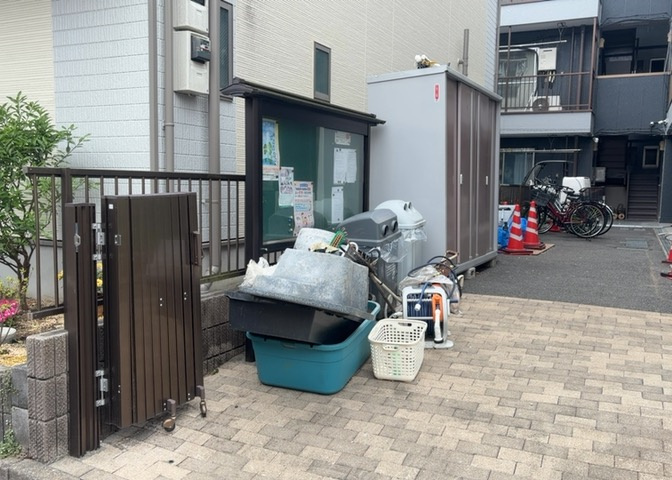 共有部分は、住民なら誰もが使える設備のこと。例えば駐車場やエレベーター、インターネット設備、セキュリティ設備などがあります。他にも、マンションの廊下・外部階段やエントランス・ゴミ置き場などがあります。