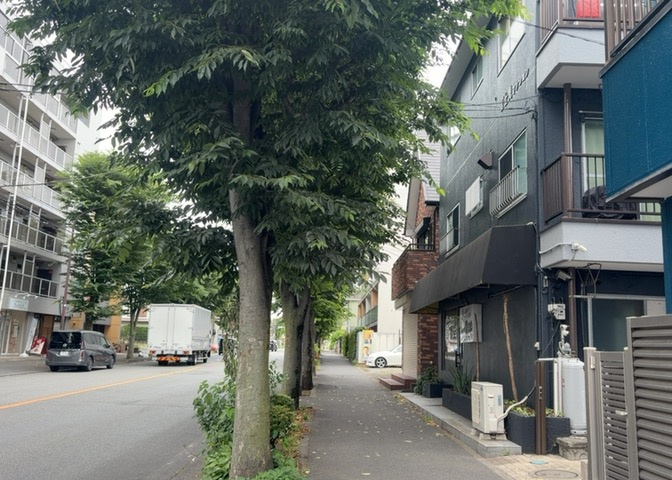 隣家の土地はどうなっているのか、生活利便施設が近くにあるのか、学校まで近いかなど、お客様のライフスタイルにあわせたイメージが重要です。また、近くにあると困る施設が近くにないかも確認するといいでしょう。