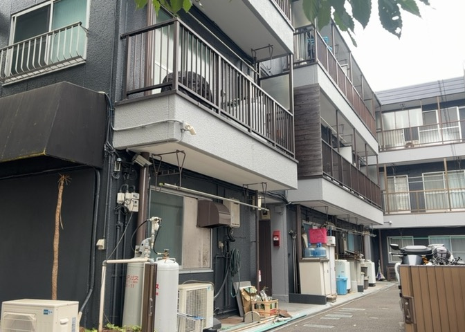 眺望の良さを楽しめるダイニングキッチンで家族団らんの時間を過ごしてはいかがでしょうか。バルコニーから見える景色を家族で眺める時間は、時間が経つのを忘れてしまいそうですね。是非、現地を見に行きましょう！