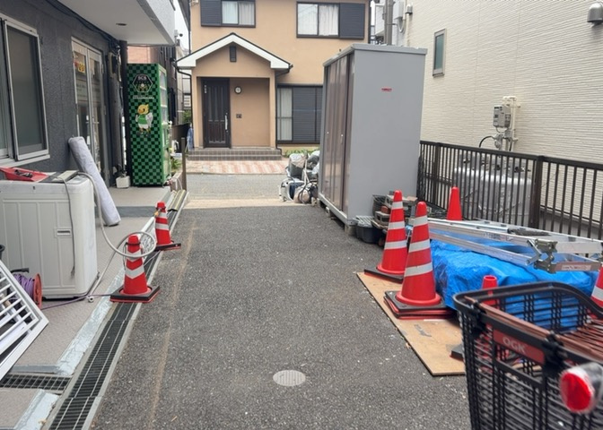 共有部分は、住民なら誰もが使える設備のこと。例えば駐車場やエレベーター、インターネット設備、セキュリティ設備などがあります。他にも、マンションの廊下・外部階段やエントランス・ゴミ置き場などがあります。