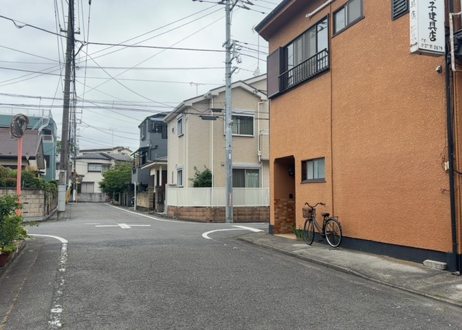 眺望の良さを楽しめるダイニングキッチンで家族団らんの時間を過ごしてはいかがでしょうか。バルコニーから見える景色を家族で眺める時間は、時間が経つのを忘れてしまいそうですね。是非、現地を見に行きましょう！