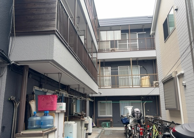 マンションの駐輪場は、事前に空きがあるか確認を取ると安心です。せっかく入居したのに駐輪スペースがない！なんてことになったら大変ですよね。そこで、内見時や購入前にはまず事前に確認しておくと良いでしょう。
