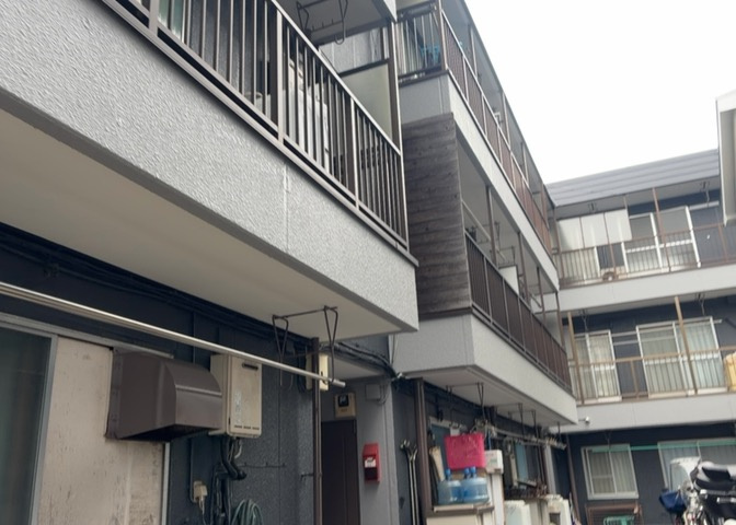 駐車場と明記されていても、最小スペースでつくられた駐車場だと大型車は駐車できなかったり、出入りしにくくなったりする可能性があります。お車のサイズと購入したい物件の駐車場のサイズを現地で確認しましょう。