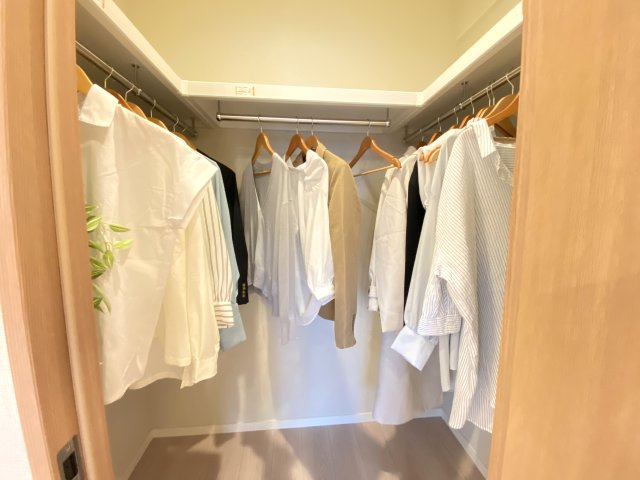 シンプルですっきりとした探しやすい収納スペースです。