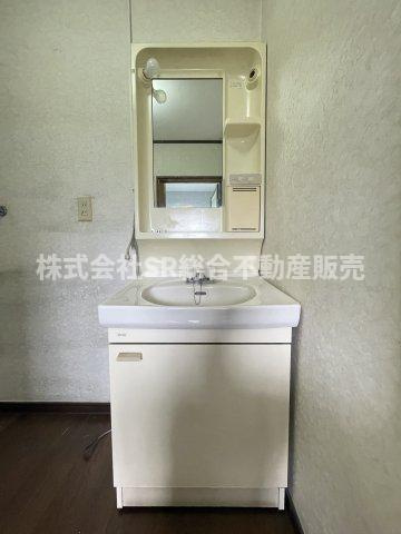 洗面化粧台で朝の身支度に便利です！