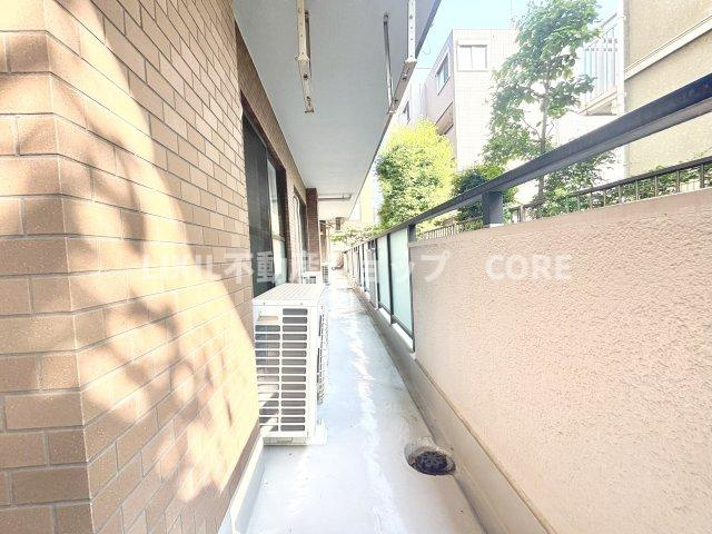 南西に大きく面したバルコニーは太陽の温かな温もりをめいいっぱい受け止めてくれます。