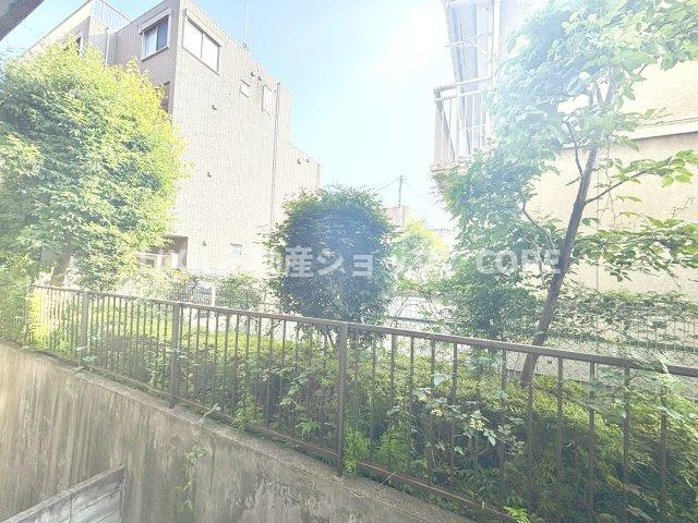 洗濯物が多い家族でも安心のワイドタイプのバルコニー採用！洗濯物も乾きやすいと思います。