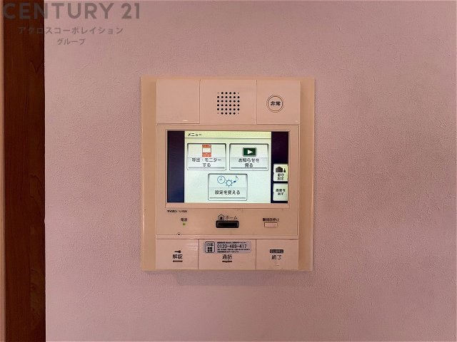 訪問者が来たときにテレビ画面で確認できるため、安心してドアを開けられます。録画機能があるものもあり、留守中に来訪者を記録しておくことができます。利便性が高く、セキュリティ面でも安心です　