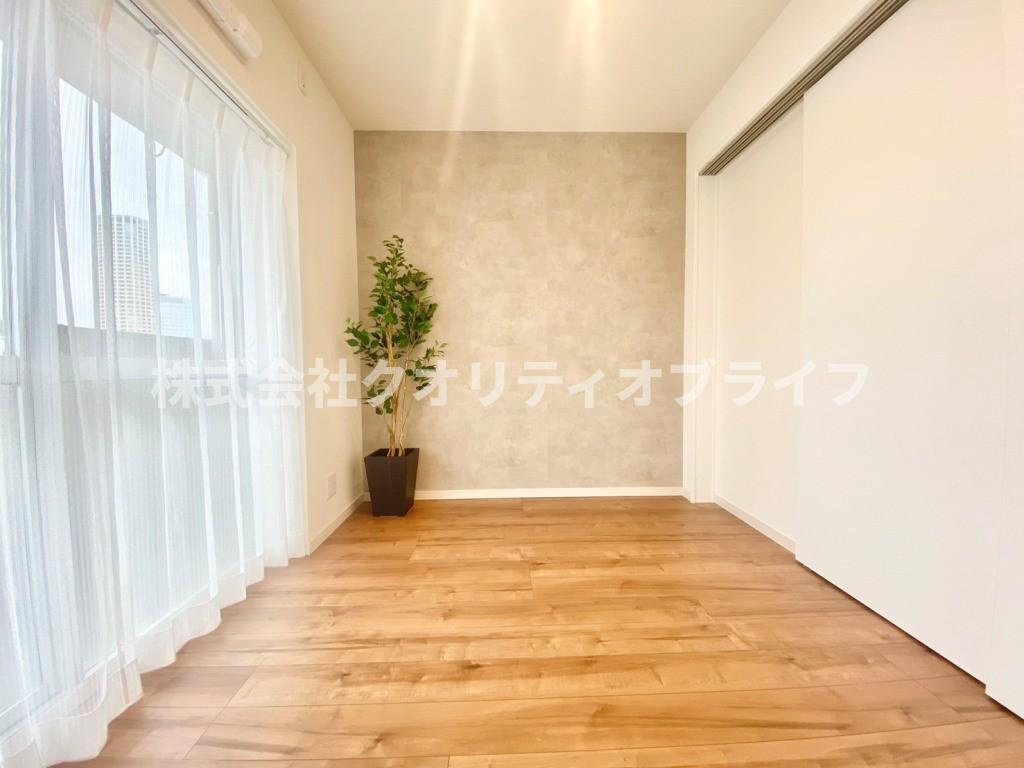 南面バルコニーに面している洋室