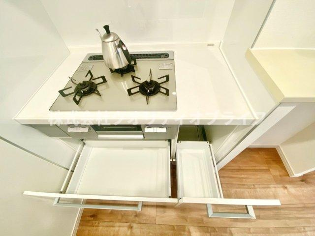 3口ガスコンロ付きのキッチン