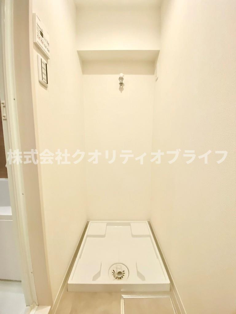 洗面所に洗濯機置き場がございます