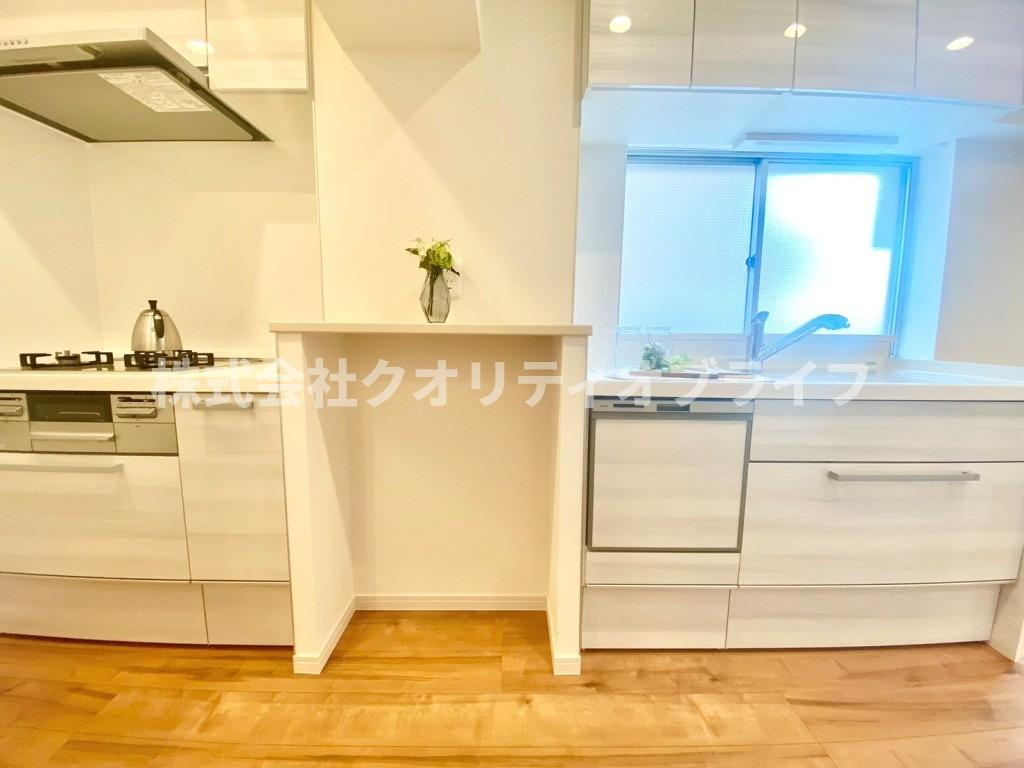 柱を活かしたワイドスパンのキッチン