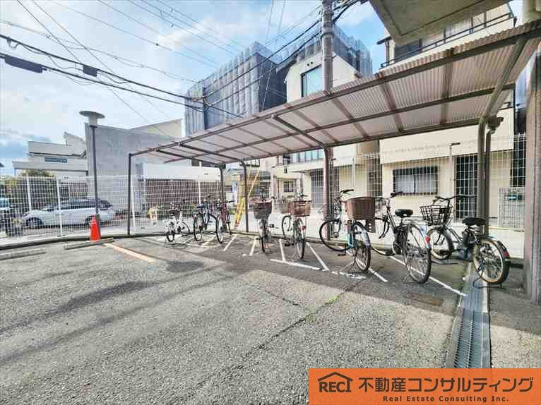 スーパーまで徒歩4分！！