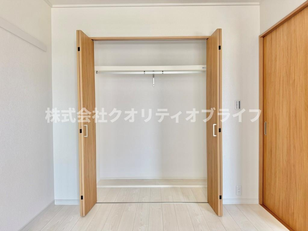5.8帖洋室の収納です