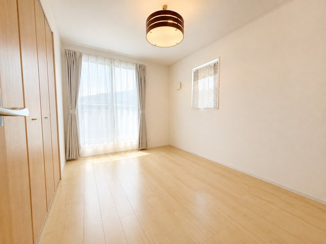 明るい洋室です