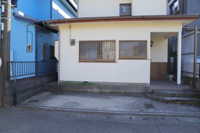 最寄り駅が近いなどの交通アクセスが良い土地だと暮らしやすいですよね。通勤・通学の観点から土地を選ぶことも大切です！自身や家族のライフワークからあったの物件を探しましょう！当社営業がお力になります！