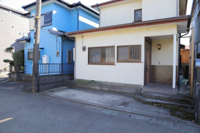 隣家の土地はどうなっているのか、生活利便施設が近くにあるのか、学校まで近いかなど、お客様のライフスタイルにあわせたイメージが重要です。また、近くにあると困る施設が近くにないかも確認するといいでしょう。