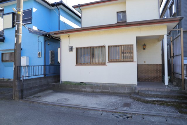 家を建てる前提で土地を探している場合、地盤の丈夫さは譲れない条件の一つです。地盤が脆弱だと追加工事が必要となります。また、過去に地盤沈下や液状化現象を起こした土地は、できるだけ避けた方がいいでしょう。