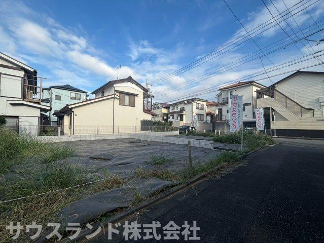 徒歩圏内に生活に必要な施設が揃いながらも、穏やかな空気が流れる住宅街。