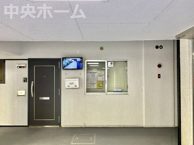受付(管理人室)・管理会社：レジデンス・ビルマネジメント株式会社に全部委託・管理人は日勤管理です。