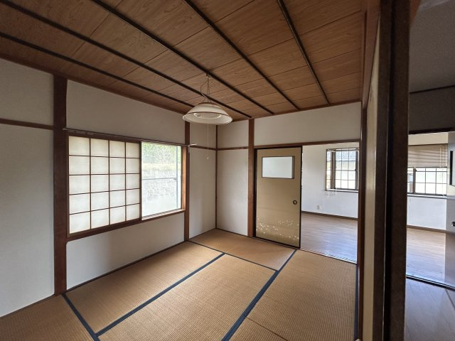 障子越しに優しい光が遮る和室！畳の香りに包まれてリラックス。