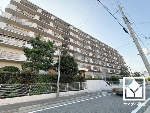 阪神電鉄武庫川線「洲先」駅まで徒歩約5分、阪神電鉄本線「武庫川」駅まで徒歩約13分の立地。