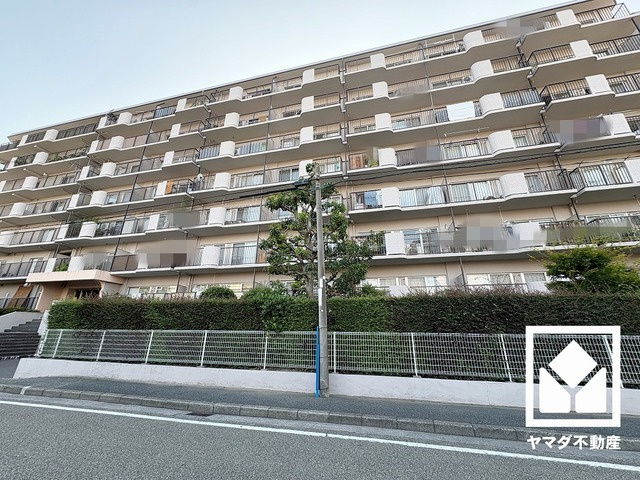 ブランコやすべり台、ジャングルジムなどの遊具や砂場が整備された「東鳴尾公園」まで徒歩1分など、徒歩圏内に複数の公園があり、子育て世帯の方にもお勧めです。