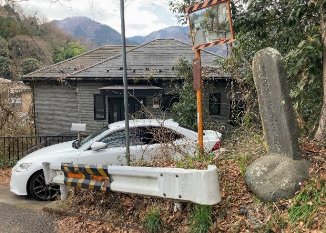 木造住宅とは土台、壁、柱など建築物の強度を支える構造体の材に木が使用されている構造を指します。構造体は建物の自重を支えるだけではなく風圧や水圧、積裁荷重などあらゆる衝撃に耐えるための基礎です。