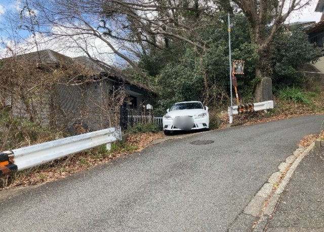 南側道路の場合は長い時間光を入れ込むことができるため、庭やリビングを道路側に持ってくることが多く土地価格も高い傾向にあります。一方北側道路だとリビングや庭が南側になりプライバシーを守ることができます。