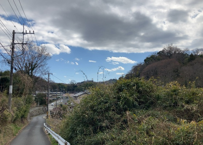 土地の地勢が高台の場合、景色を綺麗にみることができ、景色にこだわってお家探ししている方におすすめです！また平坦地よりも風通しがいいというメリットがあります。デメリットもあるので是非現地でご確認下さい。