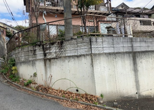 桜や紅葉の名所に出かける人は多いと思いますが、家にいながら季節の移ろいを感じる生活を送りませんか？リビングや窓から見える景色が生活を彩るワンポイントに！現地から見える景色を堪能してみては如何でしょう。