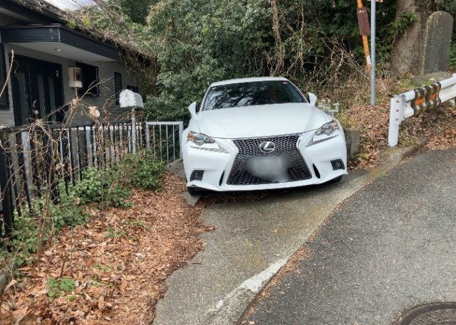 駐車場と明記されていても、最小スペースでつくられた駐車場だと大型車は駐車できなかったり、出入りしにくくなったりする可能性があります。お車のサイズと購入したい物件の駐車場のサイズを現地で確認しましょう。