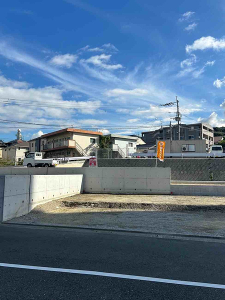 【葉山町二丁目（2期）の前面道路含む現地写真】