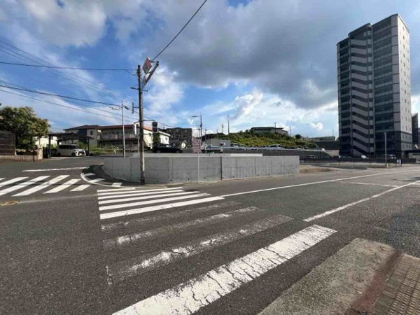 【葉山町二丁目（2期）の前面道路含む現地写真】