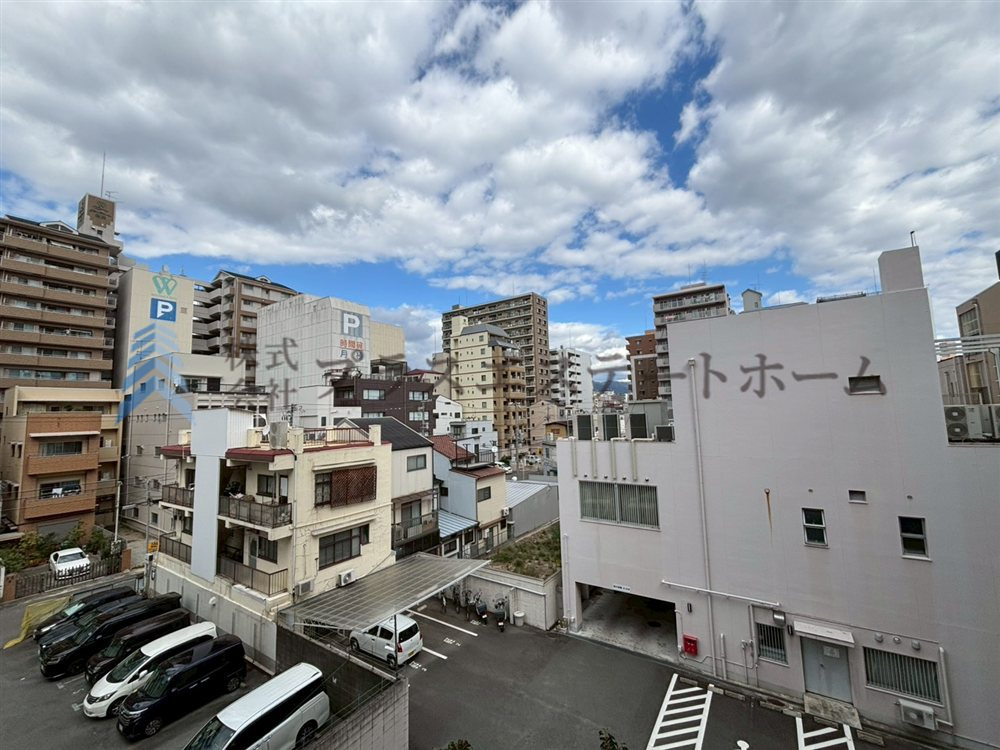 前面棟が離れているので、採光・通風良好です♪