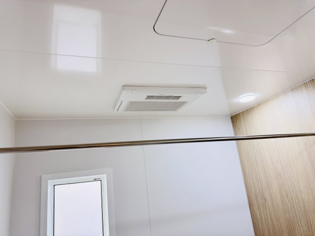 雨の日も安心の浴室乾燥機つき