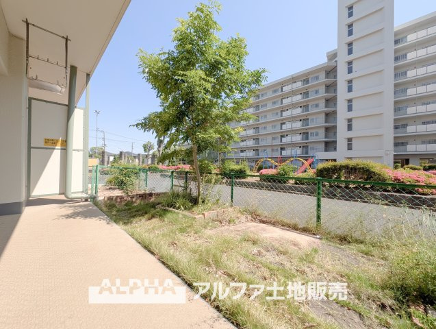 【Quiet　Comfort】　◆静けさとともに◆　外の喧騒を忘れさせる落ち着きが、日々に余白を生む。ここでの時間が、自然と笑顔を増やしていく。