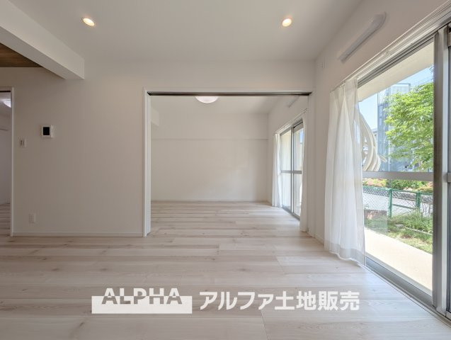 【A　warm　space】◆心をほどく場所◆　ゆったりとした空間に包まれ、誰かを迎えることが日常になる住まい。　この環境で暮らすうちに、時間の使い方も、人との距離感も変わっていく。