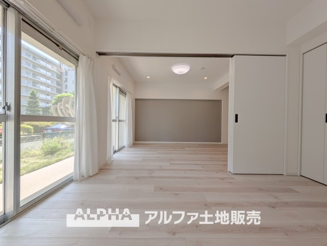 【A　warm　space】◆心がほどける場所◆　ゆとりある空間が、日常に静かな余白をつくる住まい。人を迎えることが自然になり、暮らしのリズムも穏やかに整っていく。