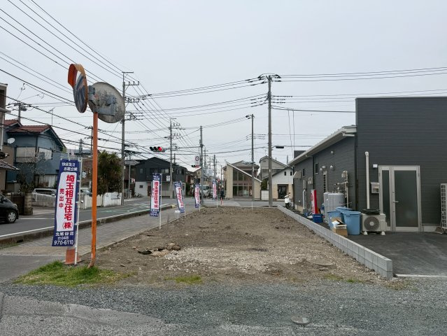 東武スカイツリーライン「せんげん台」駅徒歩16分！急行停車駅の為、通勤・通学に便利です！三方角地で陽当り良好！前面道路が広く並列駐車の計画も可能！お気軽にお問合せ下さい！