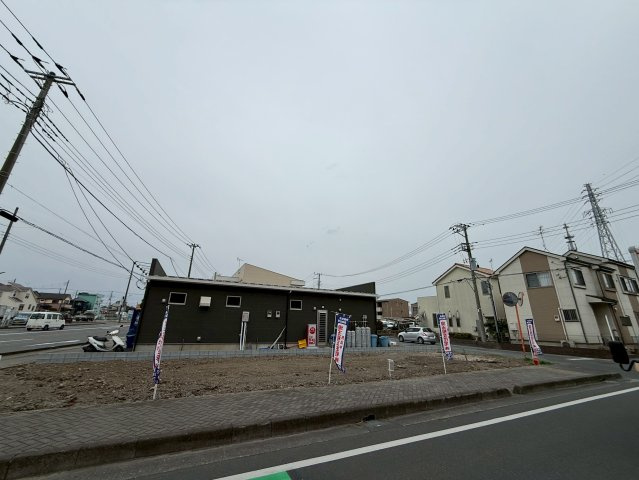 東武スカイツリーライン「せんげん台」駅徒歩16分！急行停車駅の為、通勤・通学に便利です！三方角地で陽当り良好！前面道路が広く並列駐車の計画も可能！お気軽にお問合せ下さい！