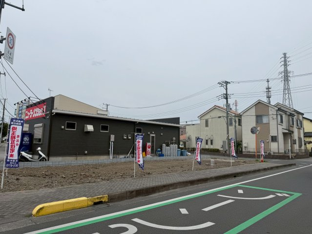 東武スカイツリーライン「せんげん台」駅徒歩16分！急行停車駅の為、通勤・通学に便利です！三方角地で陽当り良好！前面道路が広く並列駐車の計画も可能！お気軽にお問合せ下さい！