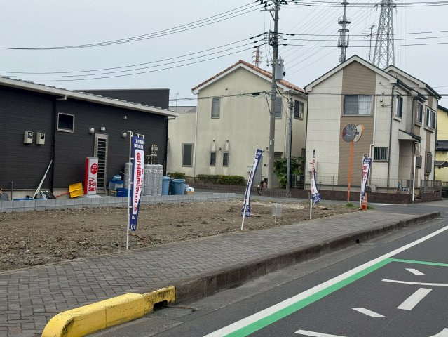 東武スカイツリーライン「せんげん台」駅徒歩16分！急行停車駅の為、通勤・通学に便利です！三方角地で陽当り良好！前面道路が広く並列駐車の計画も可能！お気軽にお問合せ下さい！