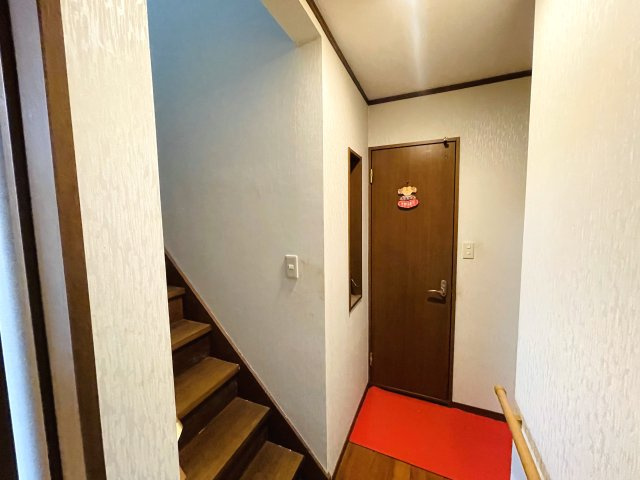 ダークブラウンの内装は落ち着いた印象に。