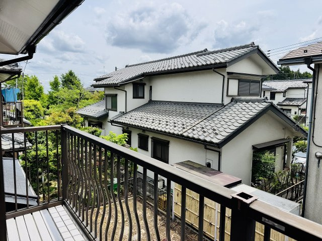 ～陽当たりの良いバルコニー　閑静で落ち着きのある住宅地内です～