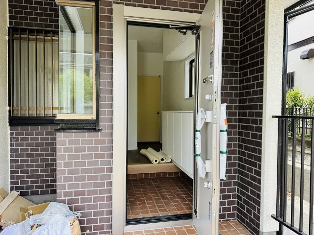 ～玄関は安心のWロックキー　鍵交換済です～