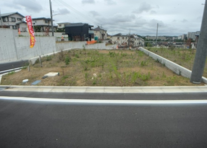 土地探しをしていると都市計画区域という言葉を目にすると思います。法律によって、都道府県知事や国土交通大臣が指定するエリアのことを指しており、都市計画区域は市街化区域と市街化調整区域に分けられています。