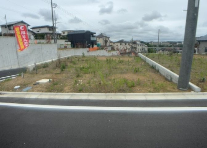 物件の詳細については、現地を見てわかること以外に、役所や法務局などで調べないとわからないことがあります。そのため、現地に行く場合は、もしこの物件を買ったらどのような生活ができるかをイメージしましょう。